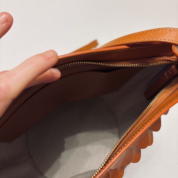 Mansur Gavriel Scalloped leather crossbody bucket in Camel - Picture 5 of 8